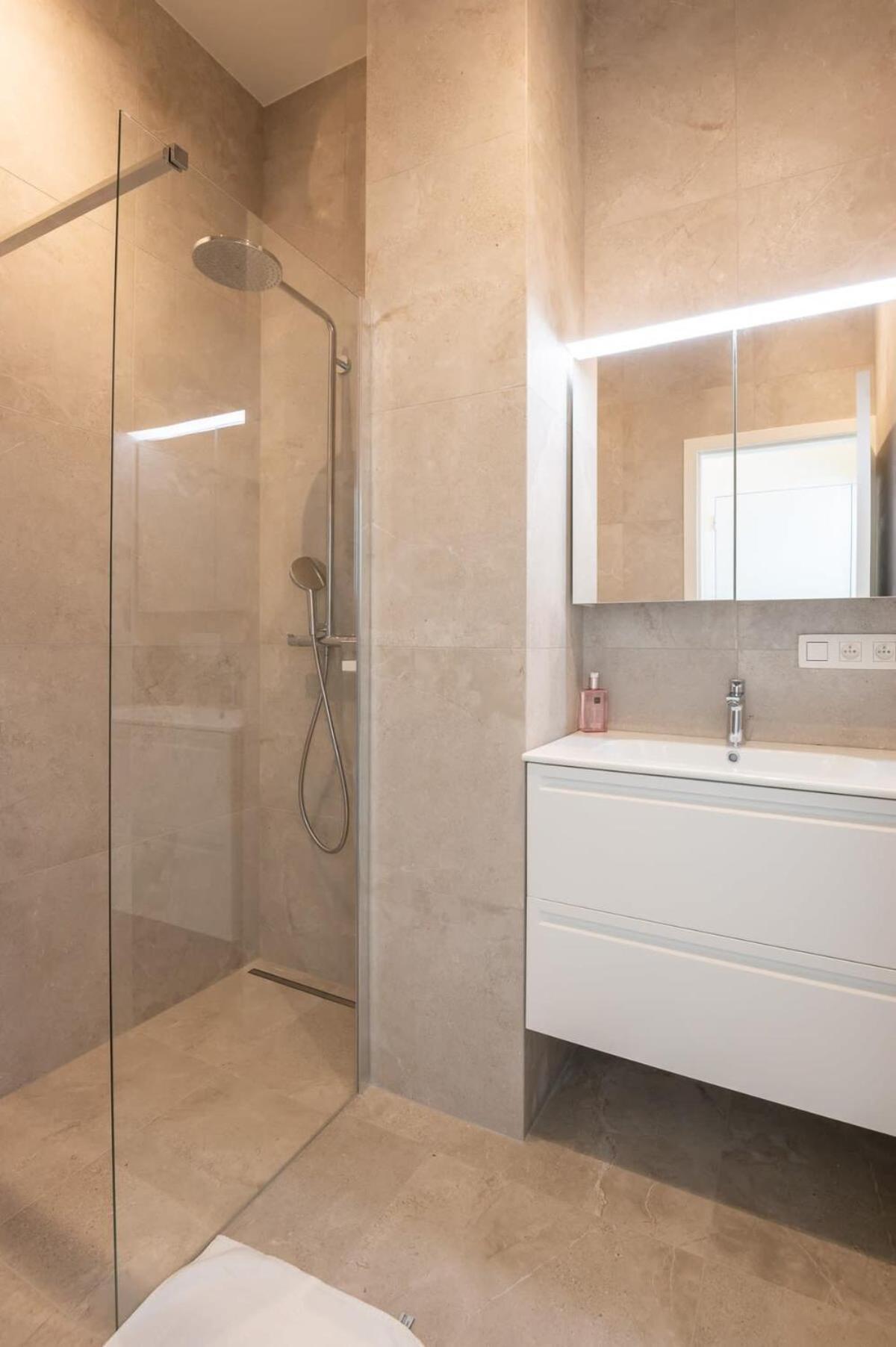 Beautiful Renovated Apartment In An Authentic Building أوستيند المظهر الخارجي الصورة